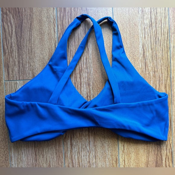 💙New Twist Sports Bra in Cobalt Blue 💙 - Picture 3 of 3